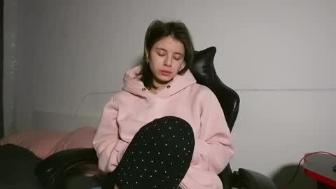 Snapshot of lucyrait chatting on 02.11.25 Lucy online show from 02.11.25