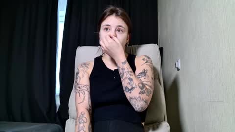 Snapshot of lucyrait chatting on 02.14.25 Lucy online show from 02.14.25