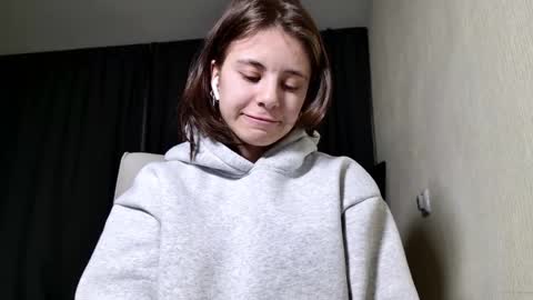 Snapshot of lucyrait chatting on 02.17.25 Lucy online show from 02.17.25