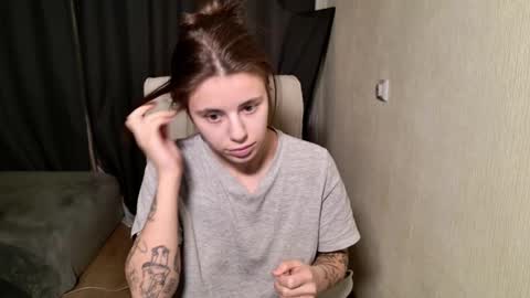 Snapshot of lucyrait chatting on 02.22.25 Lucy online show from 02.22.25