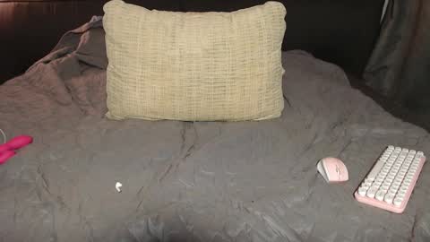 Snapshot of lucyrait chatting on 03.12.25 Lucy online show from 03.12.25