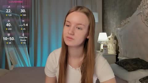 Snapshot of lucyshaw chatting on 10.14.25 Lucy online show from 10.14.25