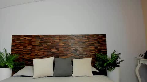 Lucy Liiu online show from 11.17.25