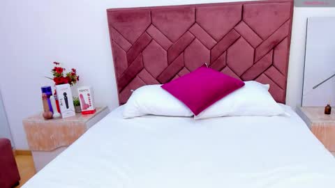 Snapshot of luisacapone chatting on 12.05.25 online show from 12.05.25