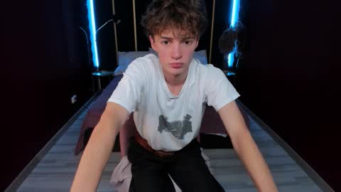 Snapshot of luke_sweet chatting on 11.24.25 Luke online show from 11.24.25