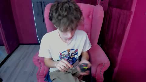 Snapshot of luke_sweet chatting on 11.27.25 Luke online show from 11.27.25