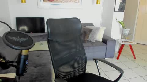 Snapshot of lulu_lopez chatting on 02.12.25 Lau online show from 02.12.25