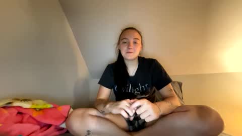 Snapshot of lulubaby03 chatting on 09.18.25 lulubaby03 online show from 09.18.25