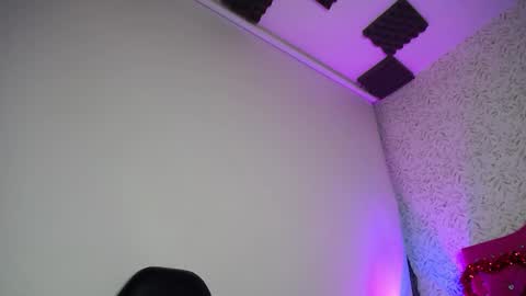 Snapshot of luly_blue chatting on 09.13.25 Luly online show from 09.13.25
