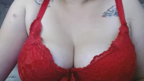 Snapshot of lumi_84 chatting on 01.19.25 LUMI online show from 01.19.25