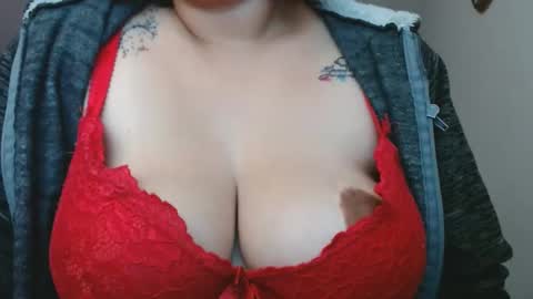 Snapshot of lumi_84 chatting on 02.15.25 LUMI online show from 02.15.25