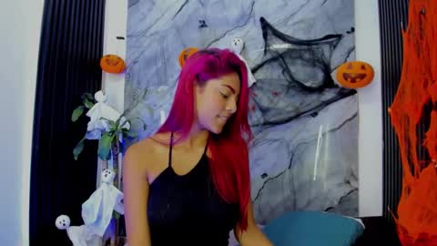 Snapshot of luna_ember chatting on 10.17.25 luna_ember online show from 10.17.25