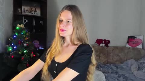 Snapshot of luna_evan chatting on 12.25.24 luna_evan online show from 12.25.24