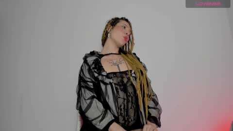 Snapshot of luna_hazard chatting on 12.05.24 luna_hazard online show from 12.05.24