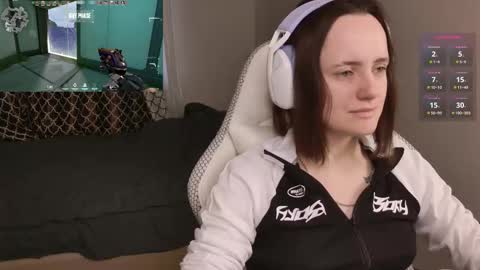 luna_loveeee online show from 10.23.25