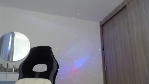 Snapshot of luna_mails chatting on 09.24.25 Luna online show from 09.24.25