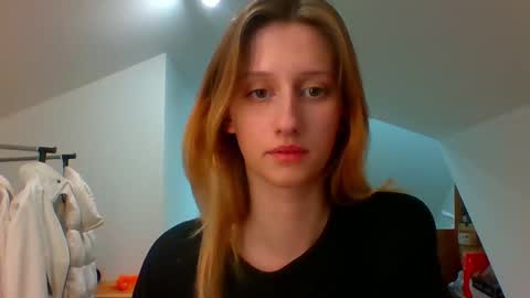 L U N A  online show from 12.18.24