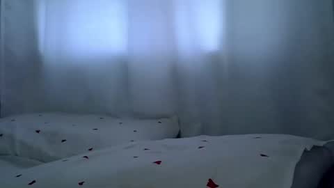 lunalove22_ online show from 11.23.25