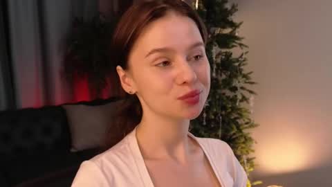 lunaolivia_ online show from 11.25.25