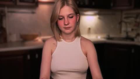 Snapshot of lunar_mira chatting on 11.21.25 Lunar Mira online show from 11.21.25