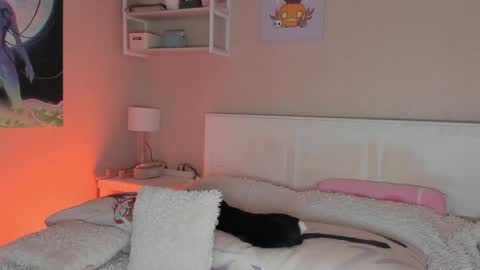 Snapshot of lunar_sofia chatting on 12.24.24 Sofia online show from 12.24.24