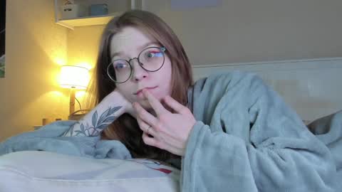 Snapshot of lunar_sofia chatting on 12.30.24 Sofia online show from 12.30.24