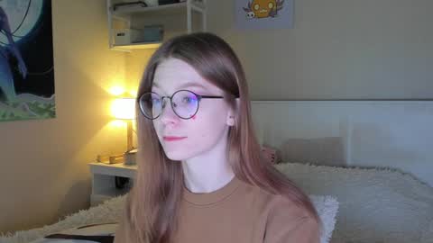 Snapshot of lunar_sofia chatting on 01.10.25 Sofia online show from 01.10.25