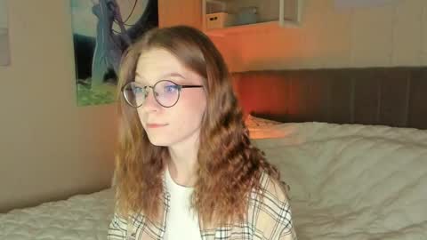 Snapshot of lunar_sofia chatting on 02.18.25 Sofia online show from 02.18.25