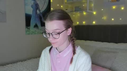 Snapshot of lunar_sofia chatting on 03.10.25 Sofia online show from 03.10.25