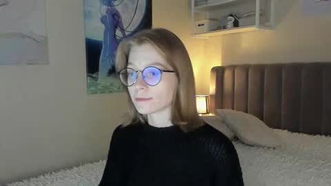 Snapshot of lunar_sofia chatting on 09.11.25 Sofia online show from 09.11.25