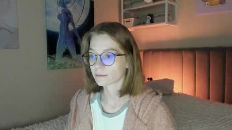 Snapshot of lunar_sofia chatting on 09.15.25 Sofia online show from 09.15.25