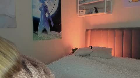 Snapshot of lunar_sofia chatting on 09.16.25 Sofia online show from 09.16.25