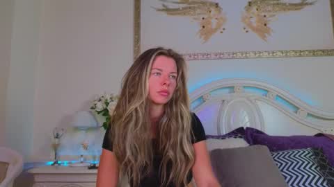 Luna Rishi online show from 09.15.25