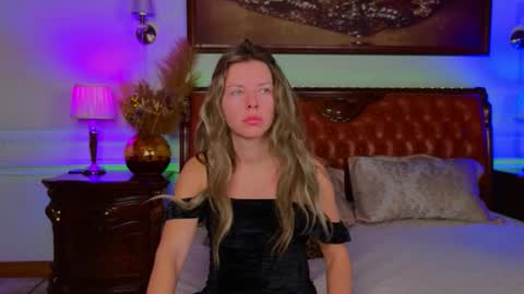 Luna Rishi online show from 11.24.25