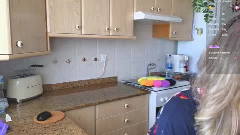 Snapshot of lunary_mix chatting on 02.04.25 Luna online show from 02.04.25