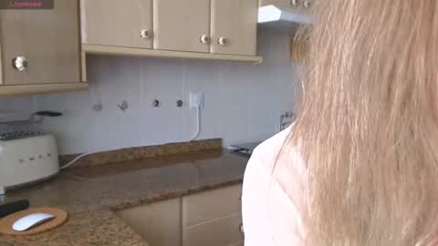 Snapshot of lunary_mix chatting on 09.28.25 Luna online show from 09.28.25