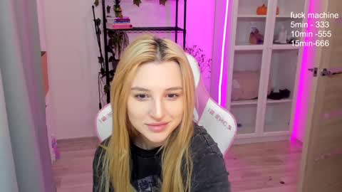Snapshot of lunatale chatting on 12.10.24 Kate online show from 12.10.24