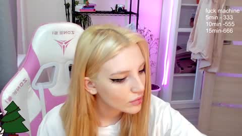 Snapshot of lunatale chatting on 12.24.24 Kate online show from 12.24.24