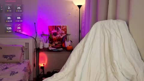 Snapshot of lunatale chatting on 10.22.25 Kate online show from 10.22.25