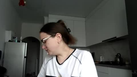 Snapshot of lunavelvet3 chatting on 10.28.25 lunavelvet3 online show from 10.28.25