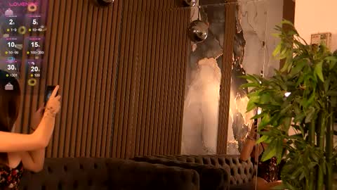 Snapshot of lunavyx chatting on 10.03.25 Luna online show from 10.03.25