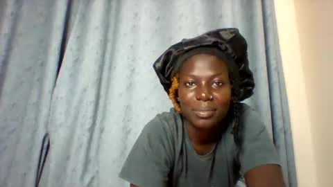 Snapshot of luo_queen chatting on 09.12.25 luo_queen online show from 09.12.25