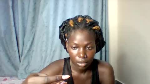 Snapshot of luo_queen chatting on 09.13.25 luo_queen online show from 09.13.25