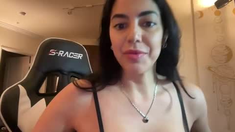 Snapshot of luxcher22 chatting on 03.05.25 luxcher22 online show from 03.05.25