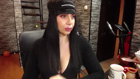 Snapshot of luxurymistress chatting on 12.05.24 Spoiled dominant mindfucker mistress MakeupartistNail ArtistFitness and Yoga lover online show from 12.05.24