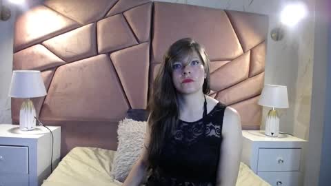 Snapshot of luzhy chatting on 10.23.25 luzy online show from 10.23.25