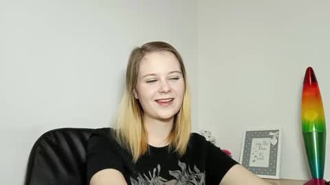 Snapshot of lydiasunny chatting on 09.30.25 Lydia online show from 09.30.25