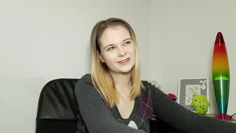 Snapshot of lydiasunny chatting on 11.05.25 Lydia online show from 11.05.25