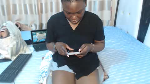 Snapshot of lyiajee chatting on 09.16.25 lyiajee online show from 09.16.25