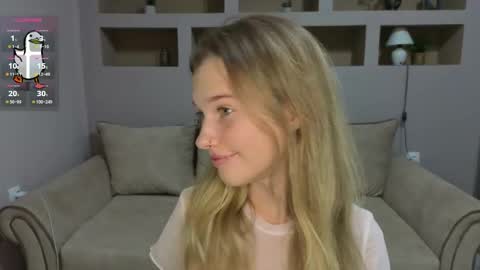 Snapshot of lynntiny chatting on 09.10.25 Lynn online show from 09.10.25